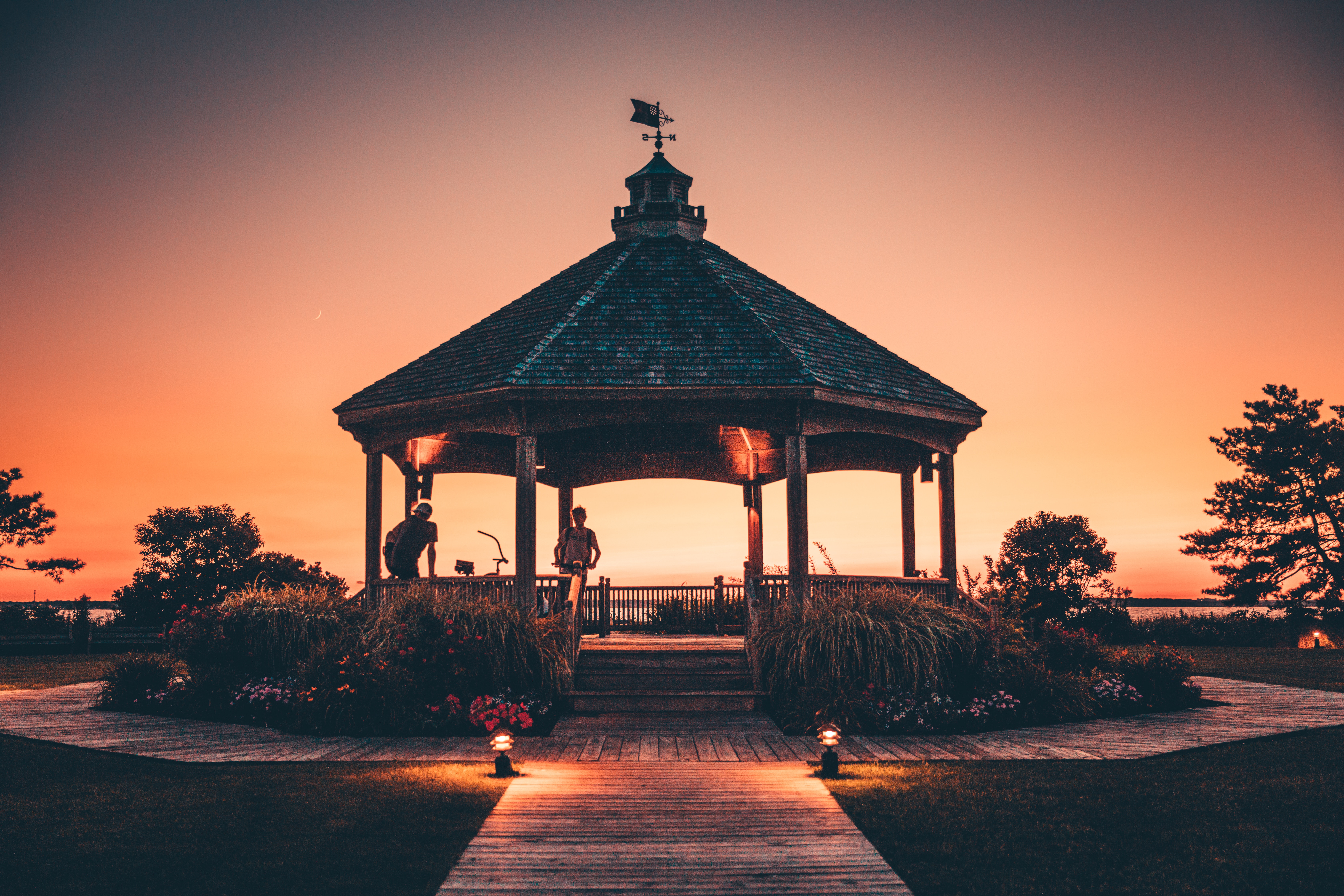 https://unsplash.com/@andersjilden